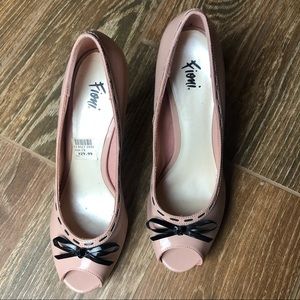 Fioni Light Pink Peep Toe Heel Black Accents Size 10
